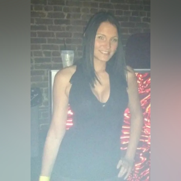 👑Meet your Posh Ambassador Heather Elise👑 - Picture 5 of 16